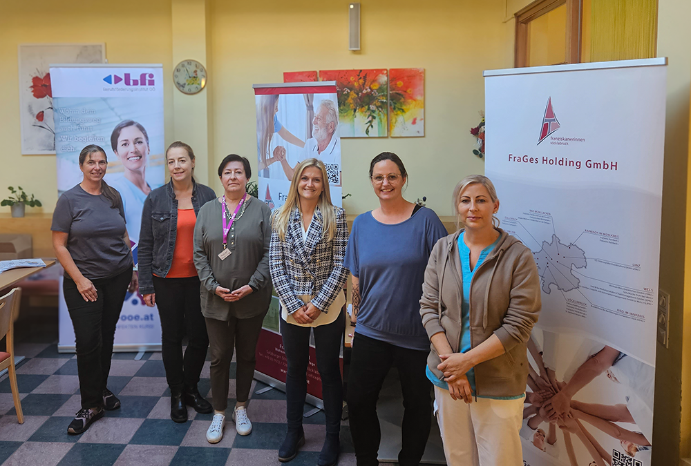 Berufsinformationstag „Pflege trifft Ausbildung“ begeistert Besucher:innen in Vöcklabruck